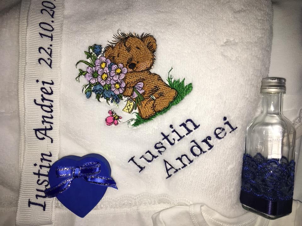 Embroidered set with Teddy bear with big bouquet design