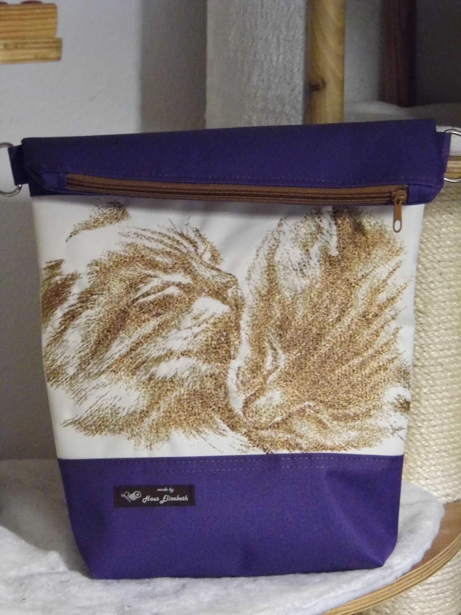 Embroidered bag with two cats design