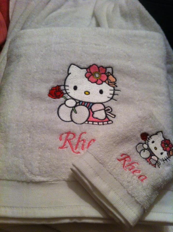 Kitchen towel with Hello Kitty embroidery