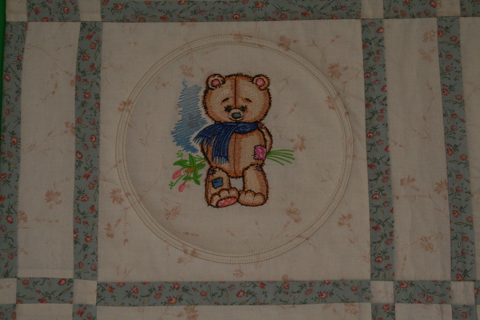 Old toys embroidered in quilt