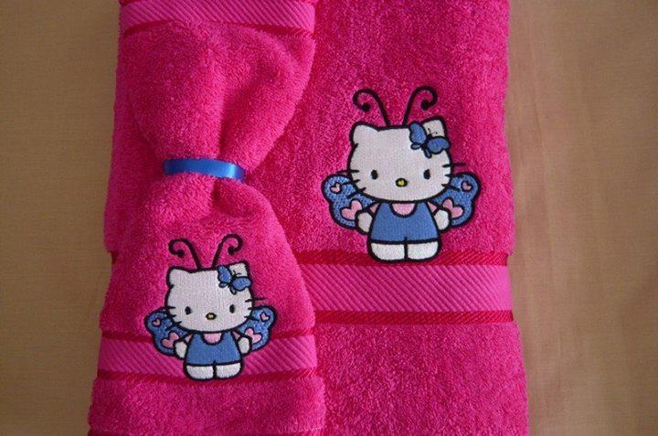 Embroidered towel with Hello Kitty design