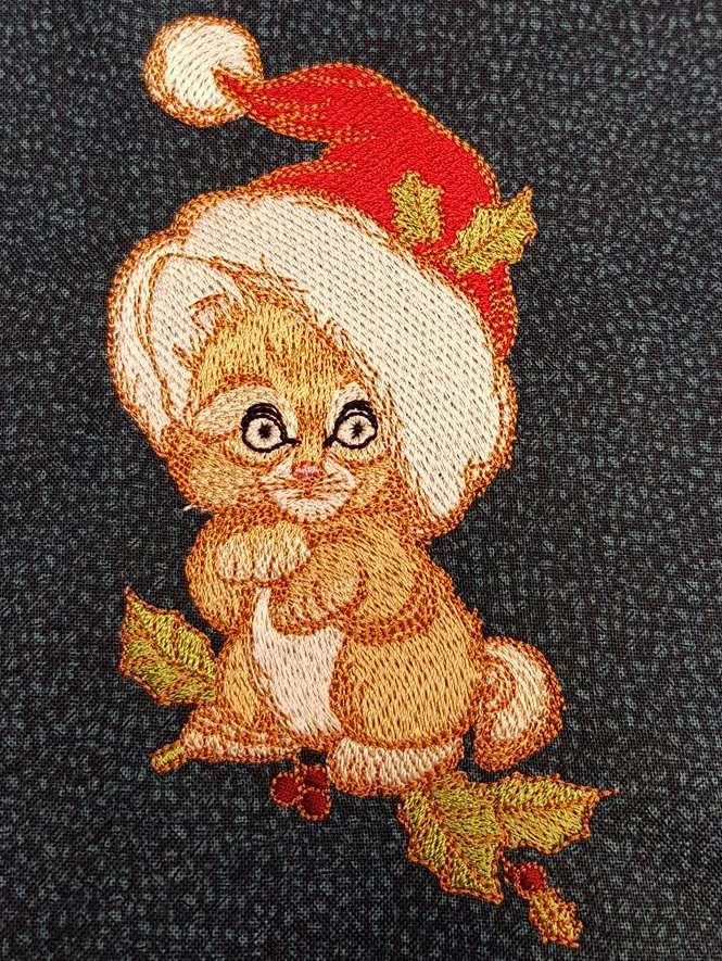 Small Santa kitten embroidery design