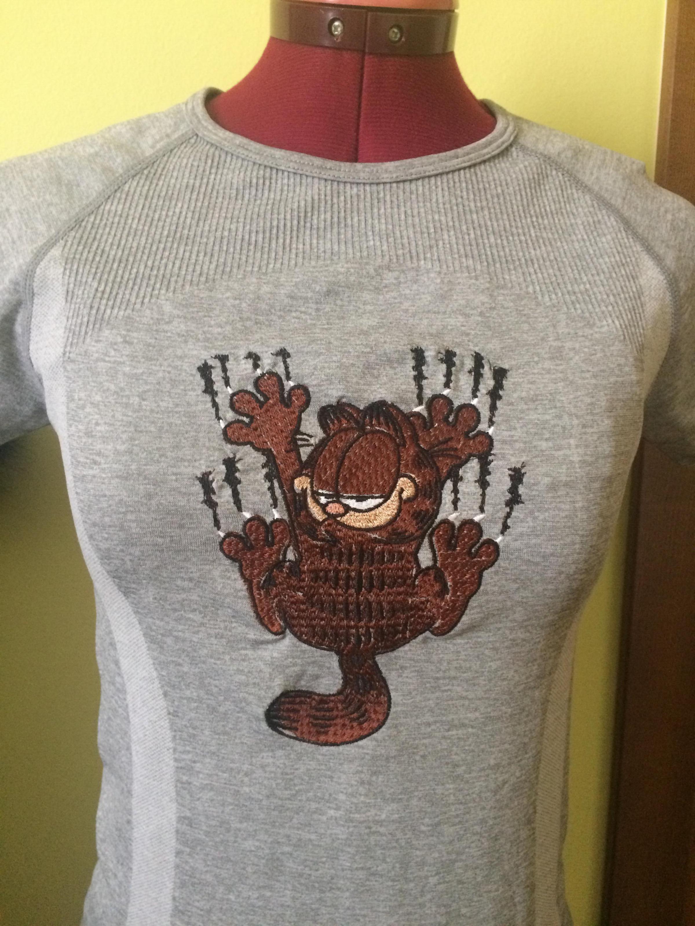 Embroidered shirt with Garfield free design