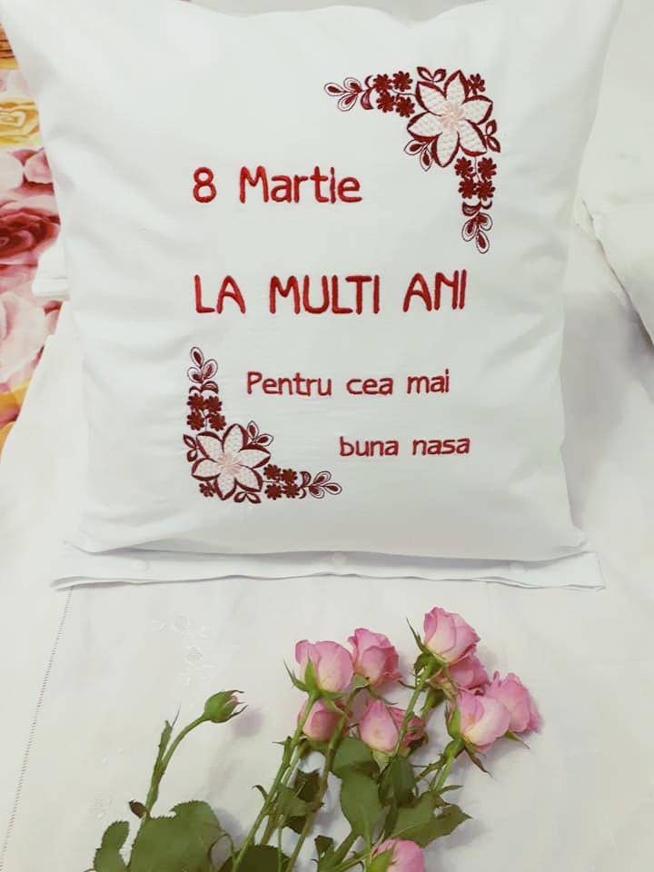 Gift cushion 8 march with flower corner free embroidery design