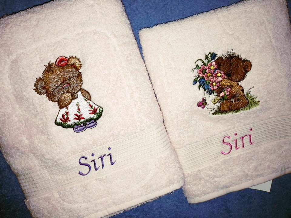 Set of embroidered towels with Teddy bears designs