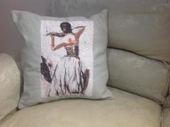 Embroidered cushion with violinist woman free design