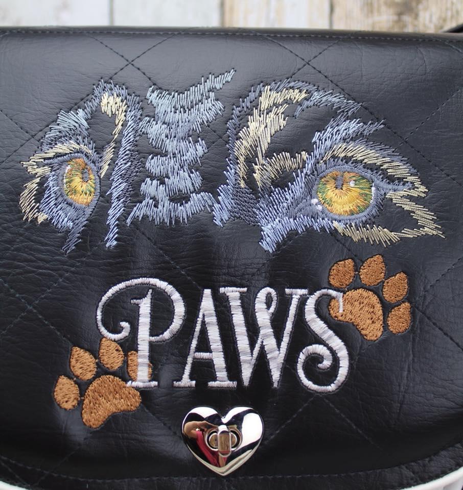 Pet's paws free embroidery design