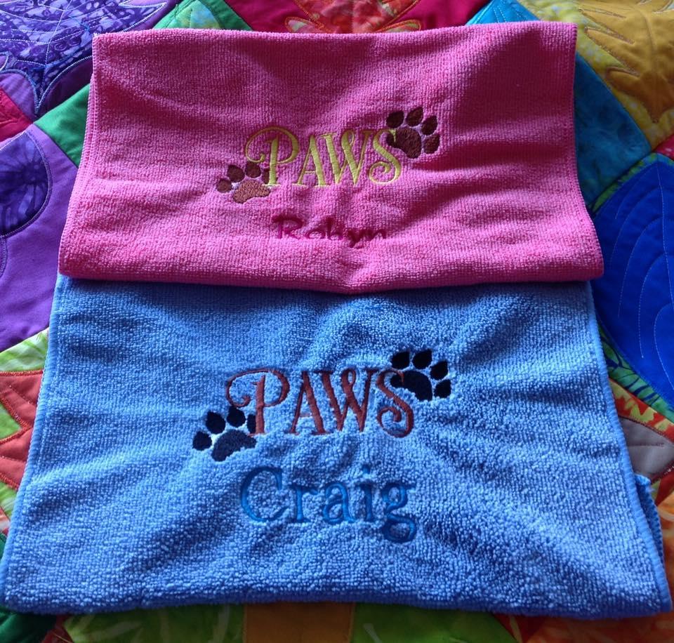 Embroidered towels with pet's paws free design