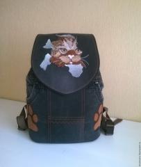 Convenient City Backpack with Angry Cat Embroidery Design