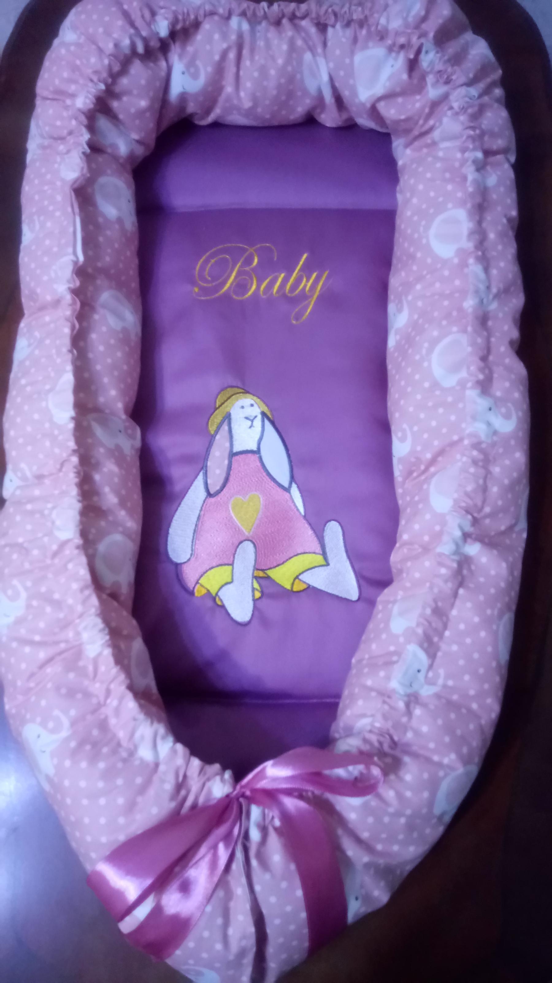 Embroidered baby cot with funny bunny free design