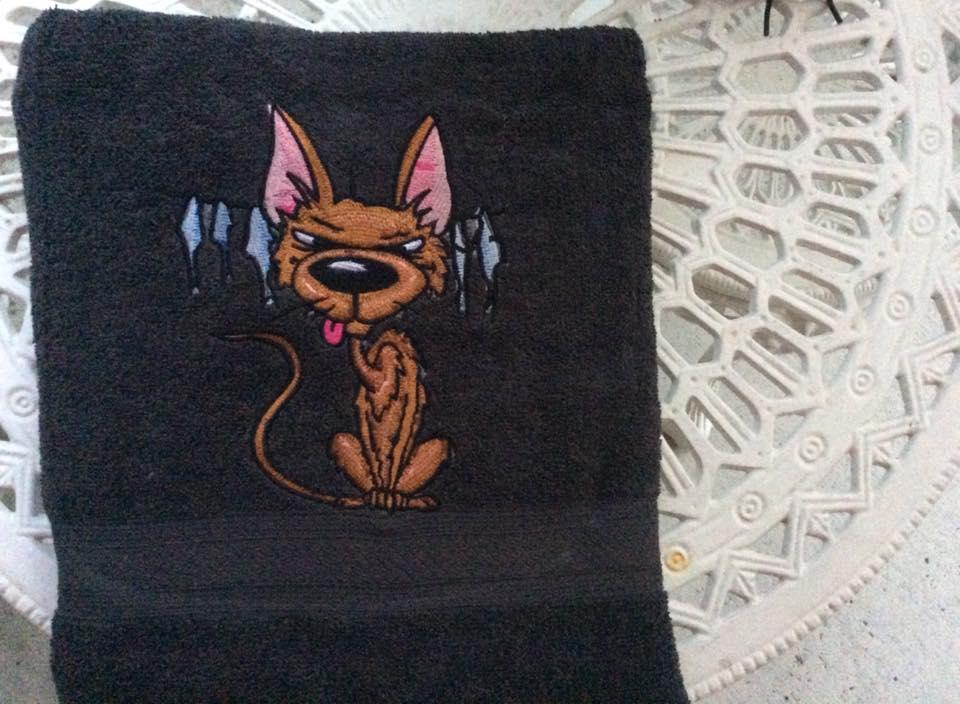 Embroidered towel with Funny cat design