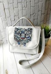 Stunning Bag with Eye-Catching Snow Leopard Embroidery Design