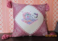 Embroidered cushion iwht Glamorous cat design