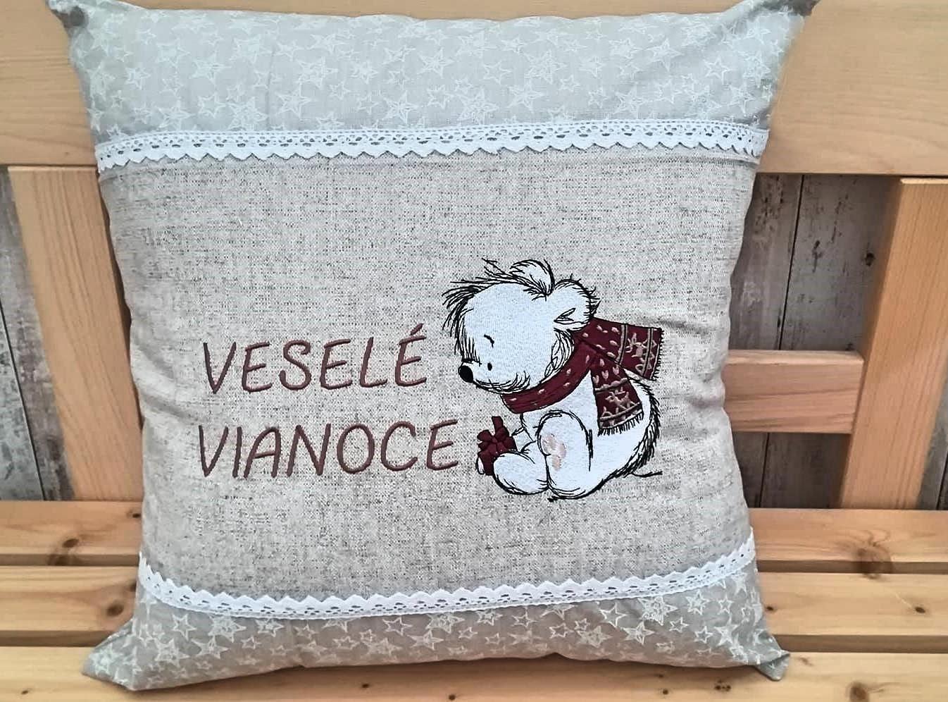 Embroidered cushion with Christmas bear design
