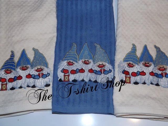Embroidered towels with Dwarves design