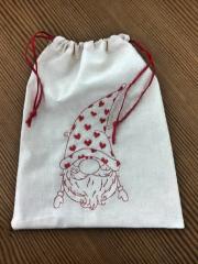 Embroidered bag with Dwarf in heart cap free design