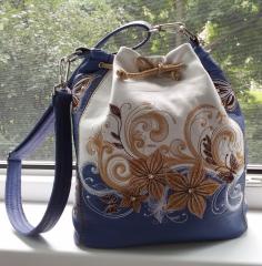 Elevate Spring Style: Must Bag with Stunning Flower Embroidery Design