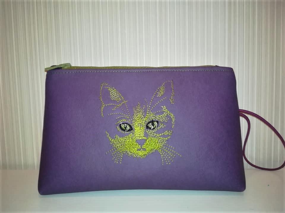 Embroidered cosmetics bag with Cat's muzzle free design