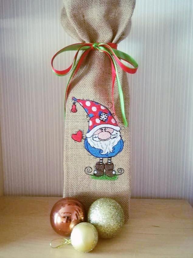 Embroidered bag with Gnome design