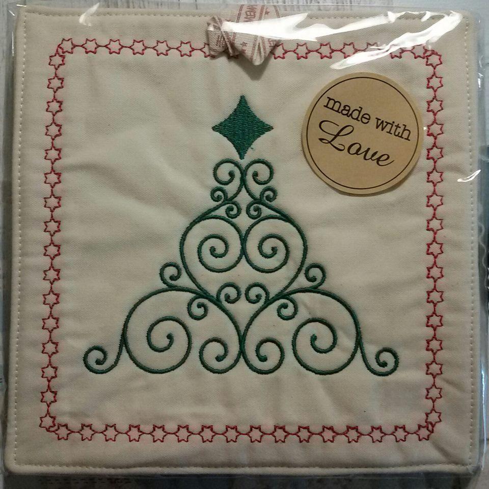 Embroidered potholder with Chsirtmas ornament free design