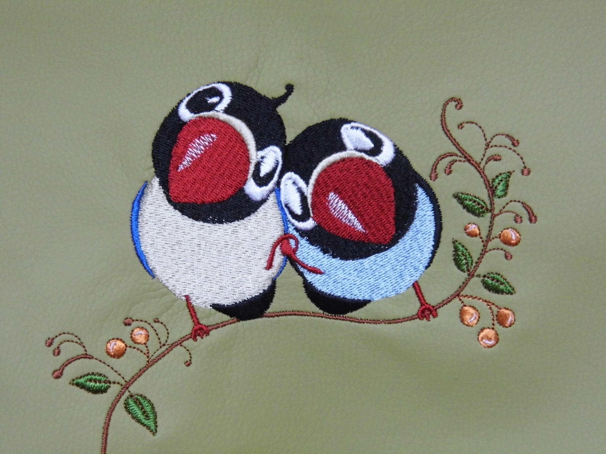 Two loving birds embroidery design