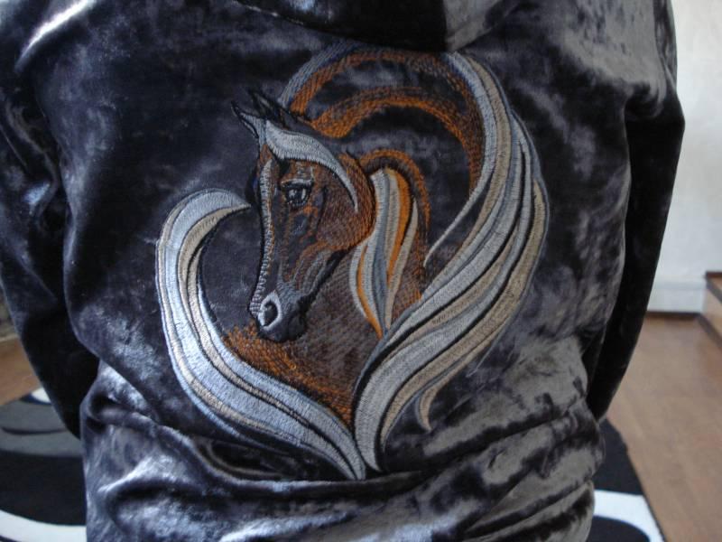 Horse heart free machine embroidery design
