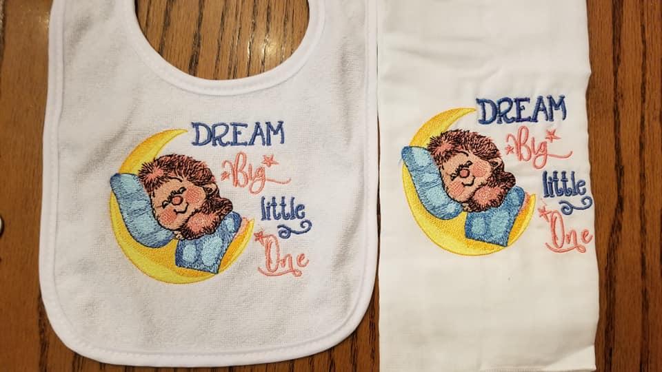 Embroidered baby set with Sleeping hedgehog design