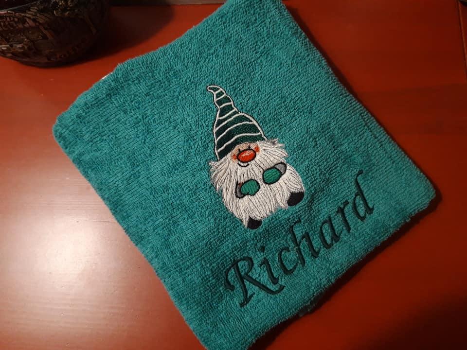 Embroidered towel with Dwarf design