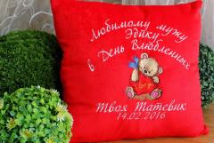 Embroidered cushion with Bear in love design
