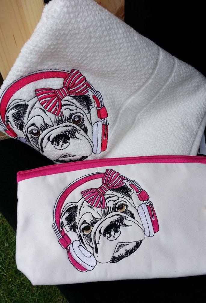 Bulldog set of embroidered towel and cosmetic bag