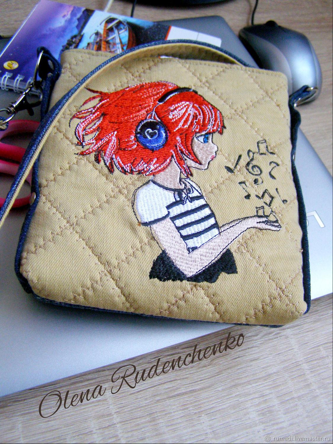 Vertical purse, painted applique | Ilze Heider Leather Design