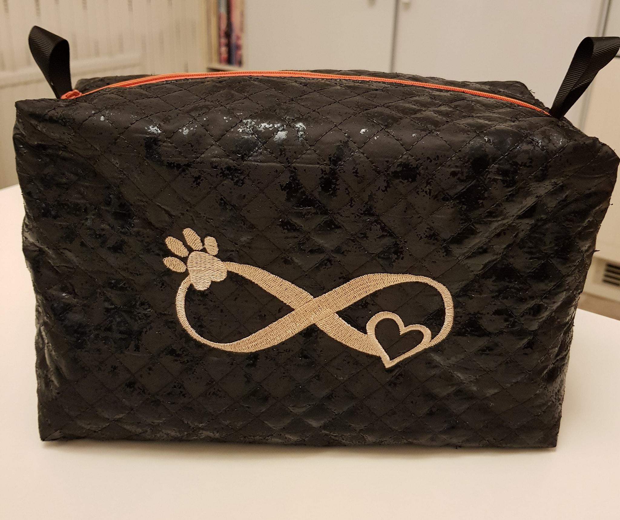 Embroidered bag with Paw free design
