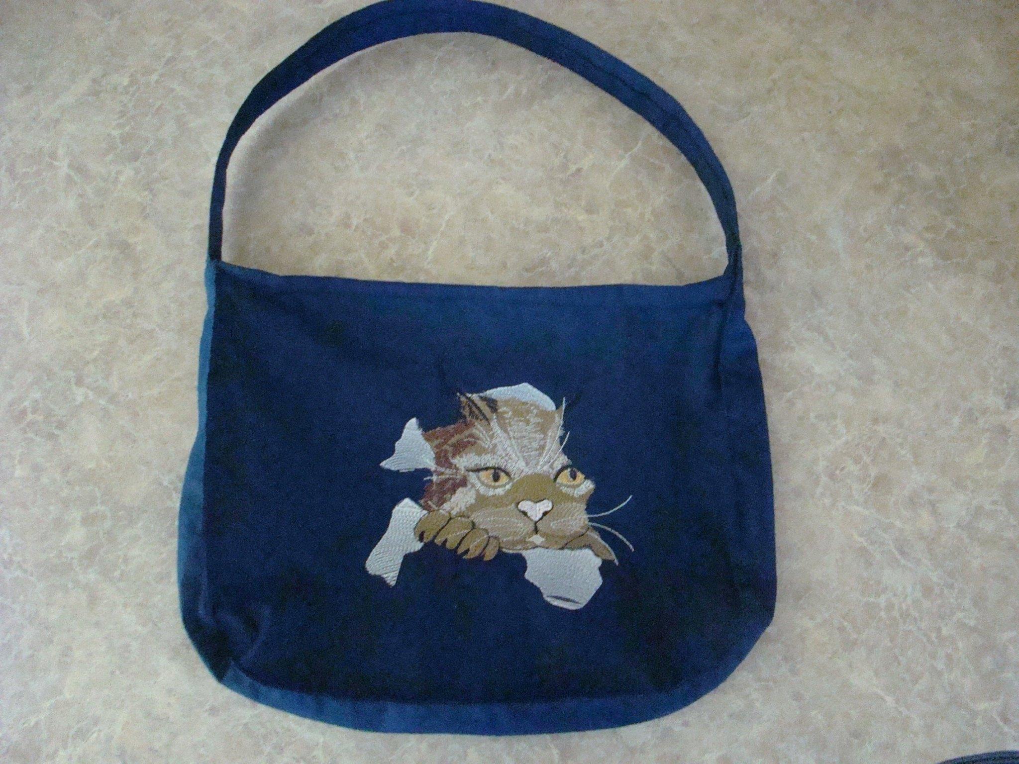 Embroidered bag with cat free design