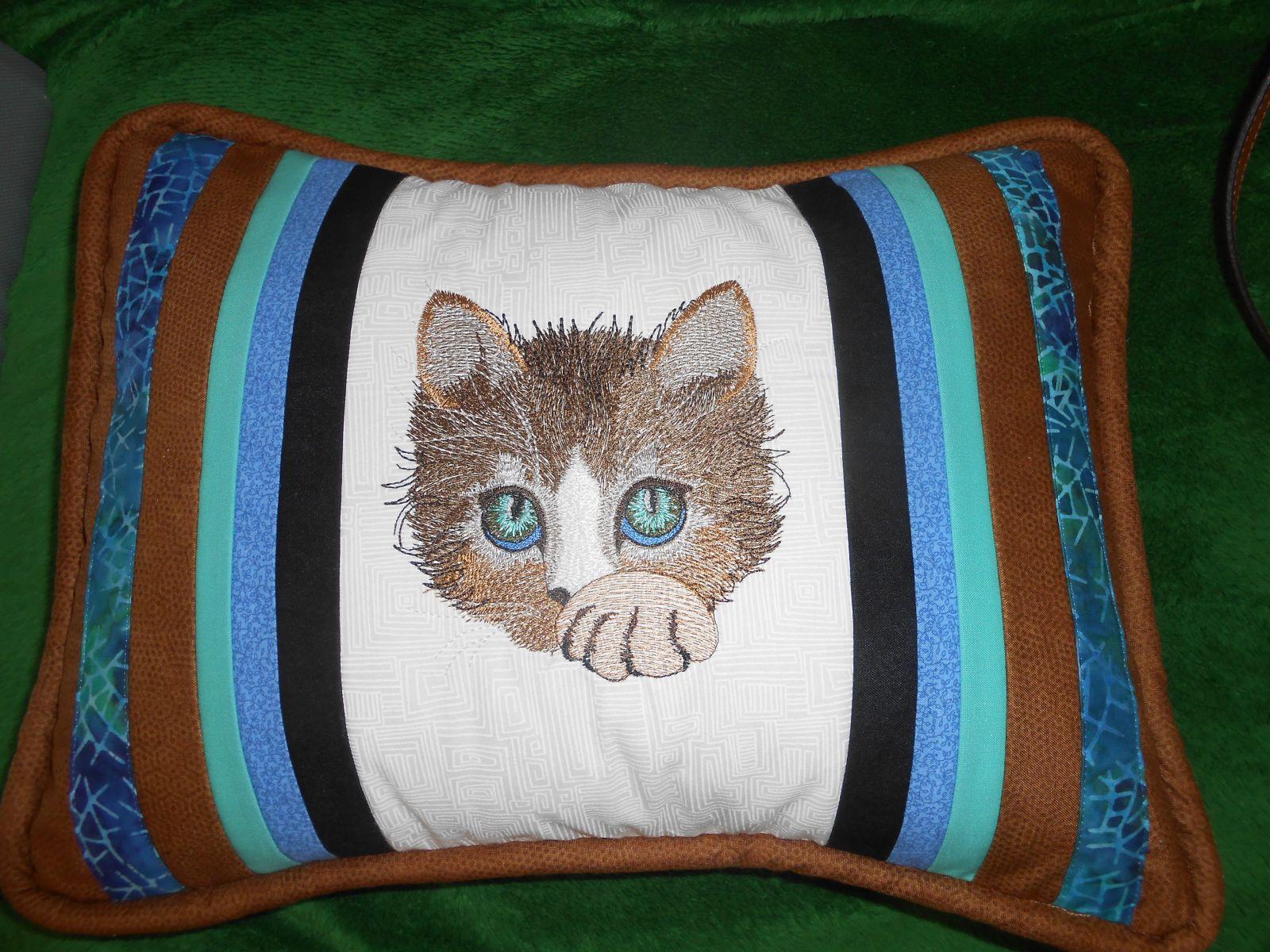 Pillow with cute kitten free embroidery design