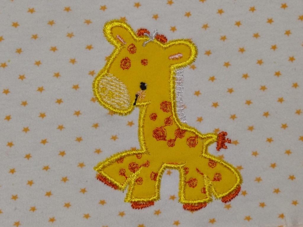 Giraffe applique free embroidery design