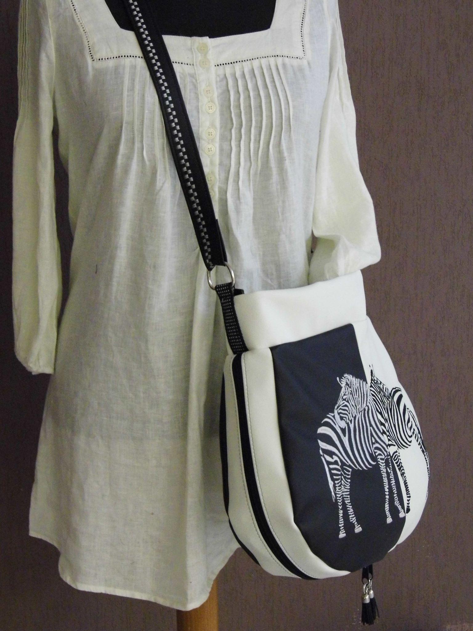 Embroidered women's bag with two zebras free design