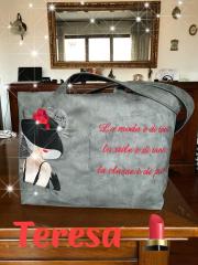 Stylish: Create Stunning Bag with Woman in Hat Free Embroidery Design