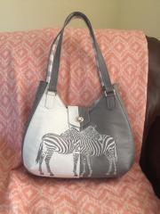 Bag with two zebras free embroidery design