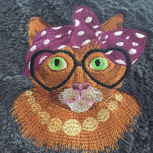 Granny cat machine embroidery design