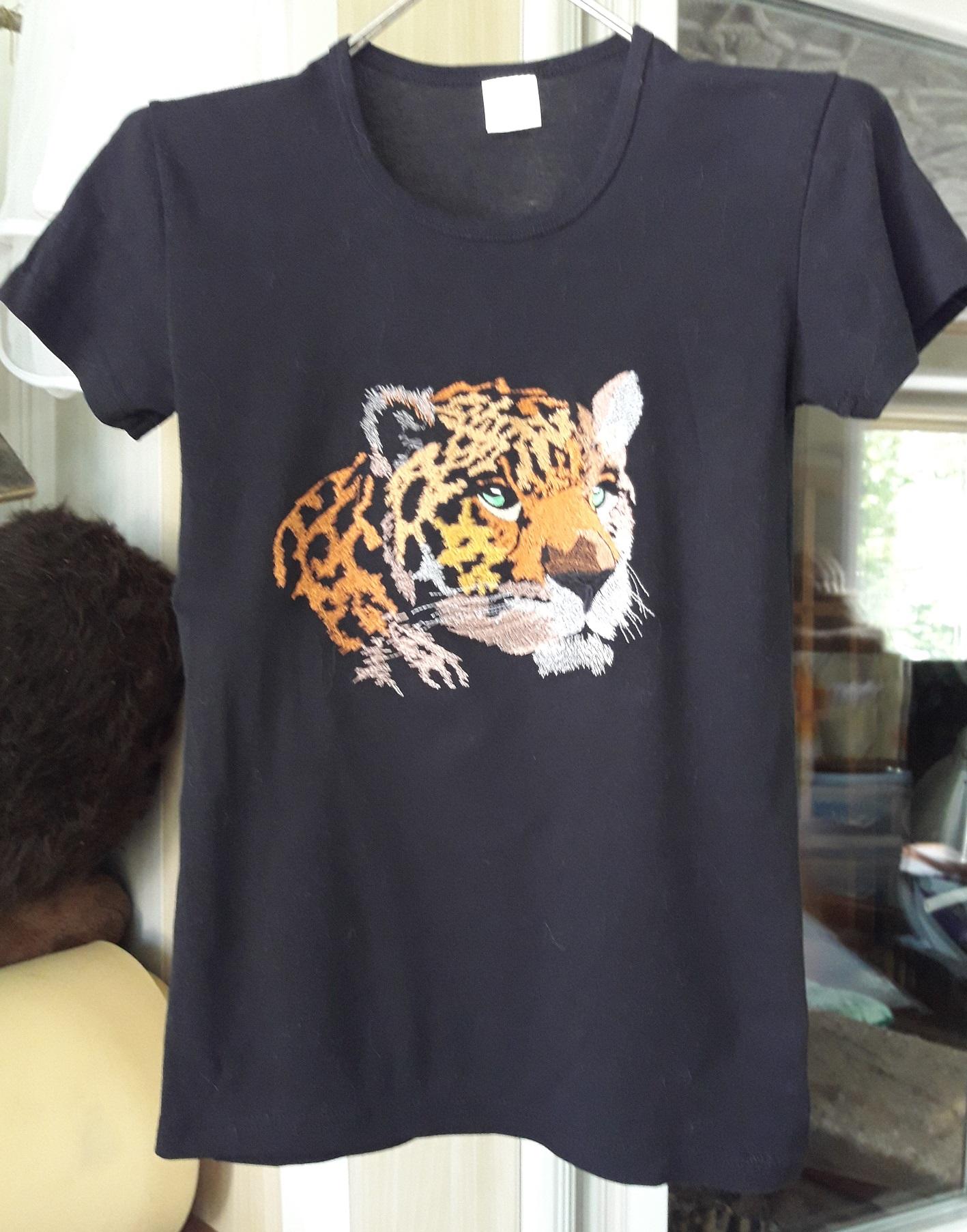 Leopard machine embroidery design