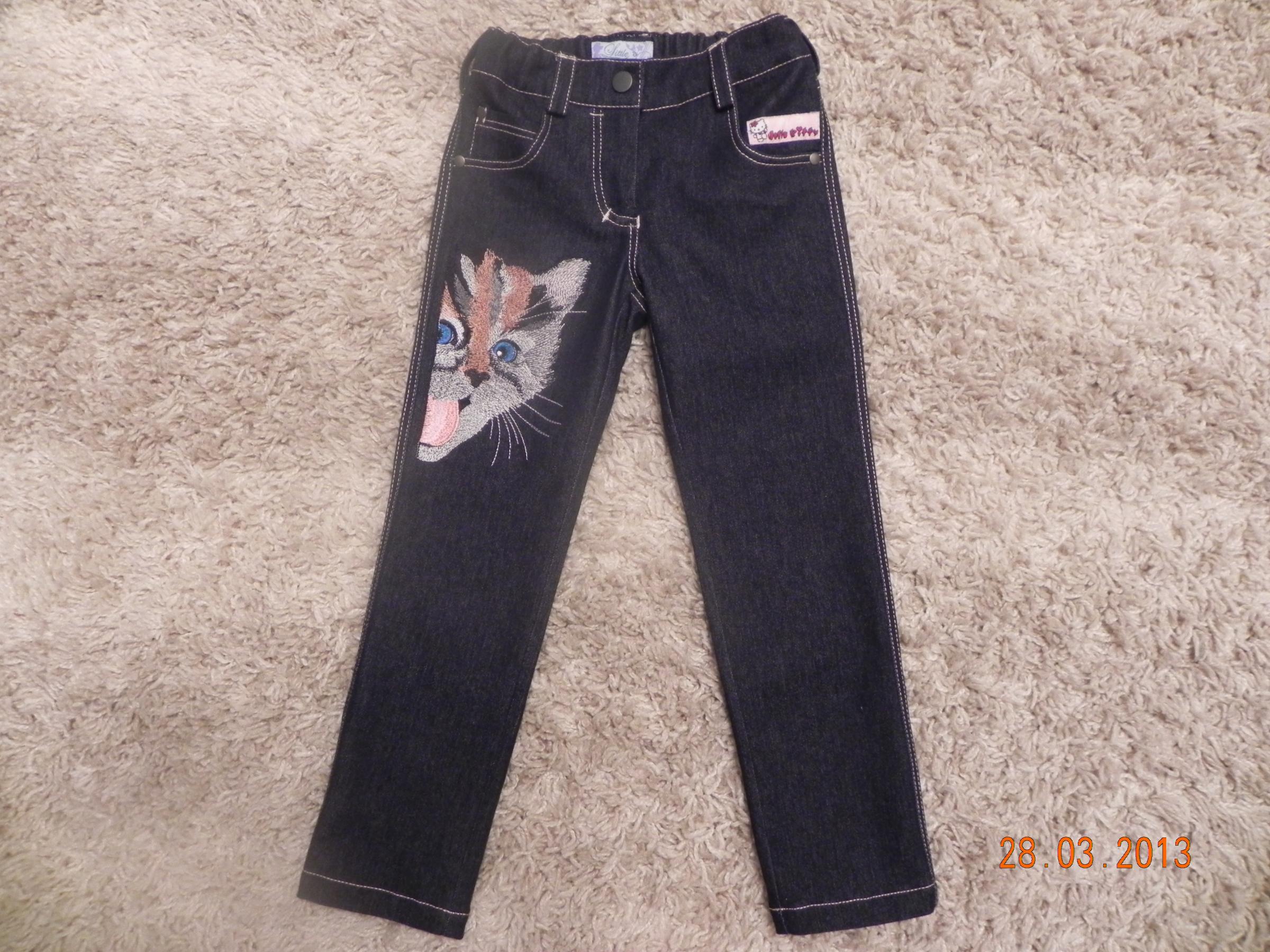Jeans with cat free embroidery