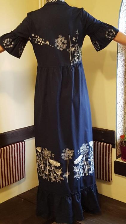 Dress with flowers free embroidery design