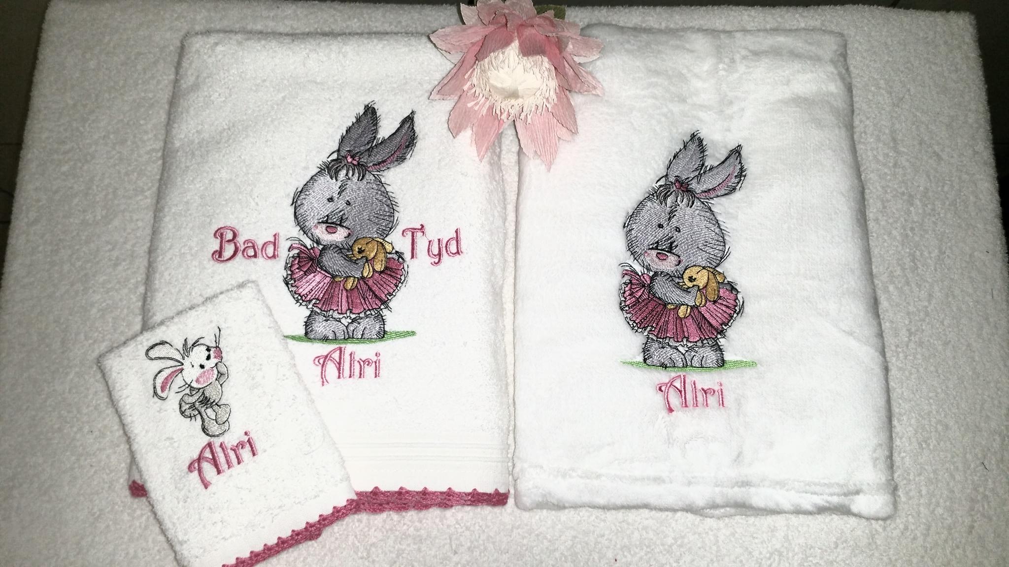Embroidered set with Bunny ballerina design