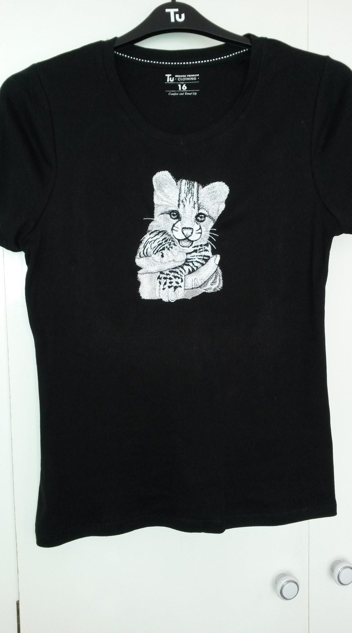 Embroidered t-shirt with baby cheetah design