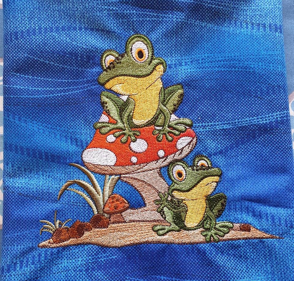 Two frogs design