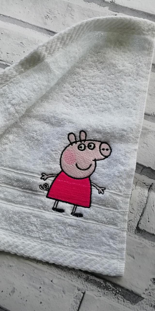 Embroidered towel with Peppa pig design