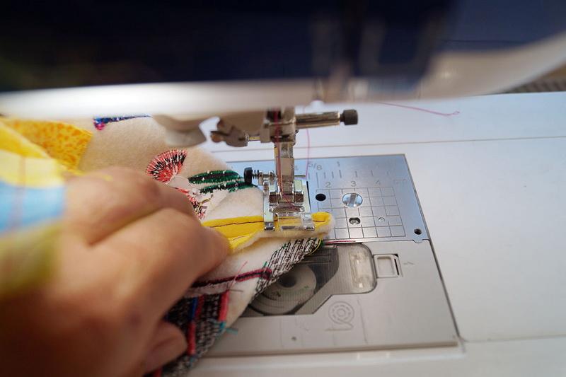 Stitching corners of the bag
