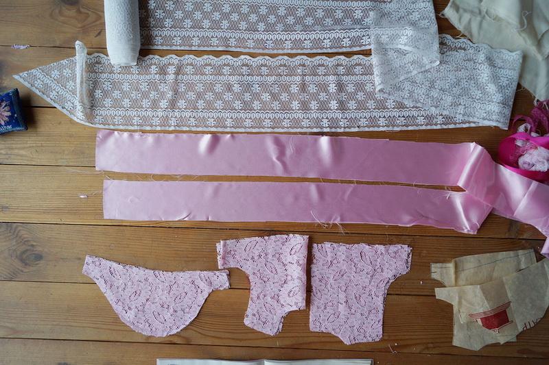Preparing lace and lining Pink lining fabric and white lace