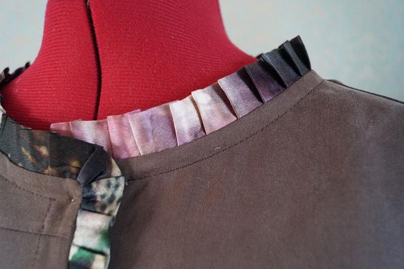 Jacket neckhole clother look Jacket neckhole with ruffled ribbon