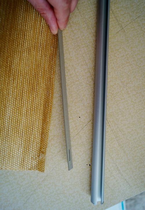 Sliding off metallic tubes and removing cardboard strip Roller shade cardboard strip